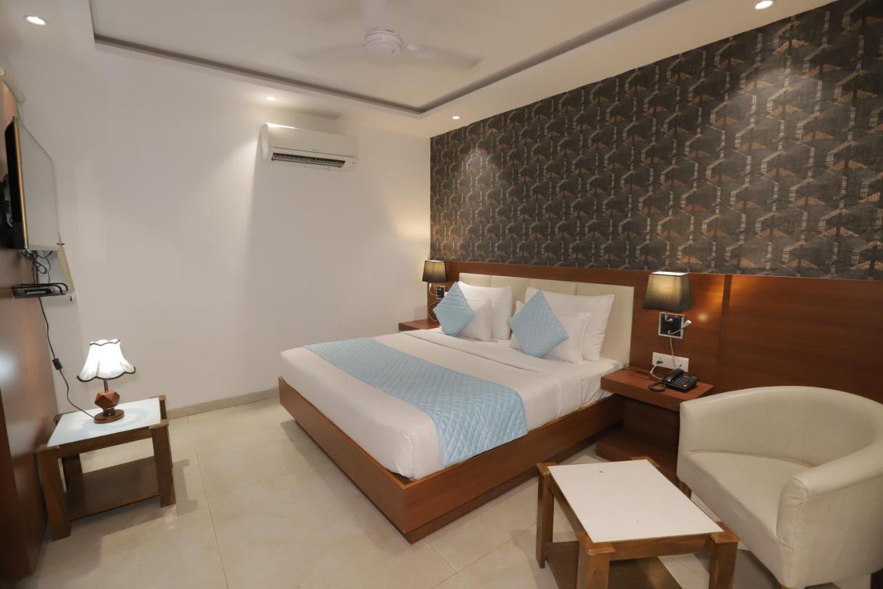 Nh Skye Suites Neu-Delhi Exterior foto